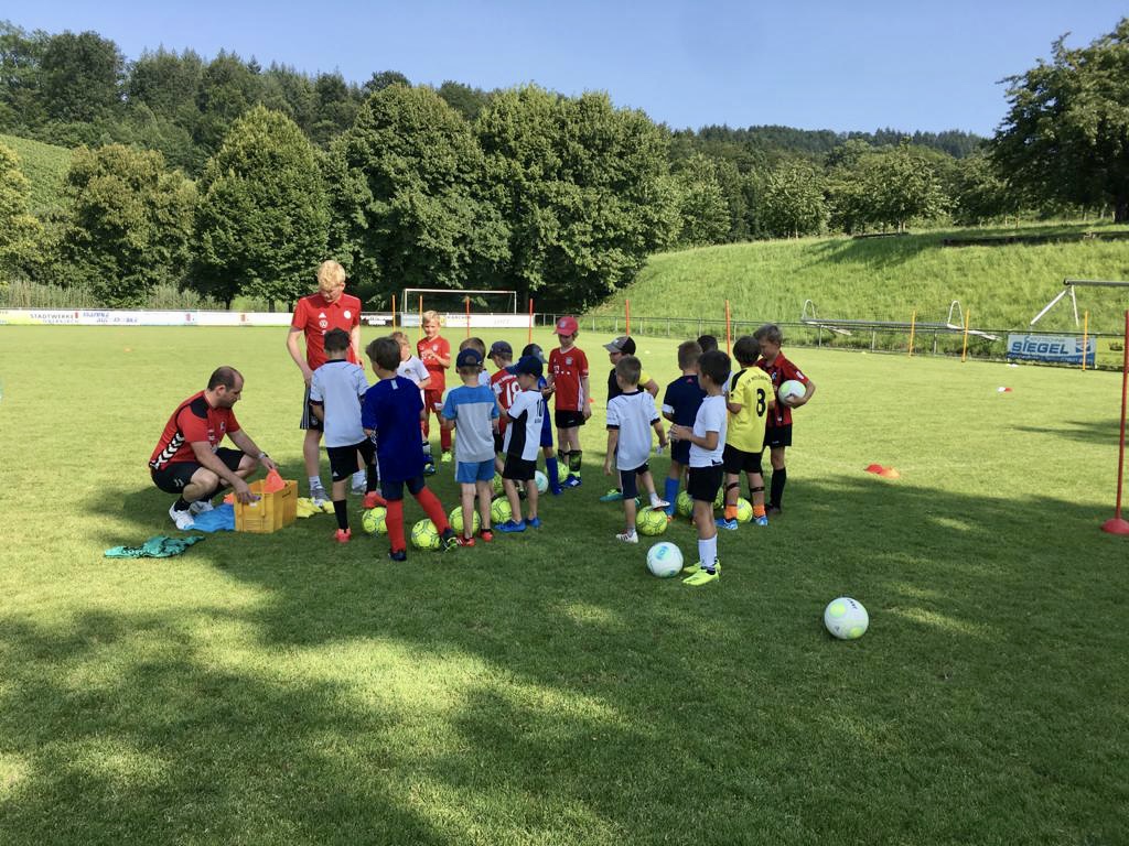 DFB-Mobil gastierte erneut beim SV Nesselried